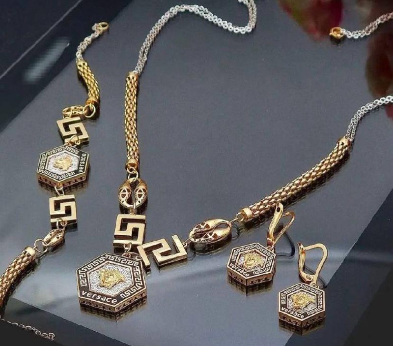 Золотые ювелирные изделия Versace 1