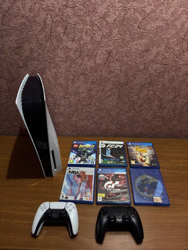 Playstation 5, два геймпада, игры, кабели, коробка