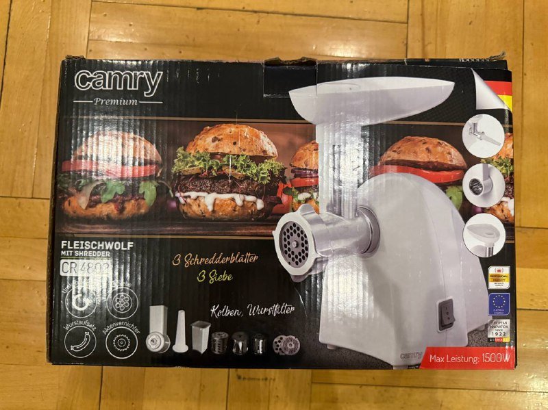 мясорубка с насадками, наборы контейнеров, просеиватель муки, кофемолка, формы для выпечки