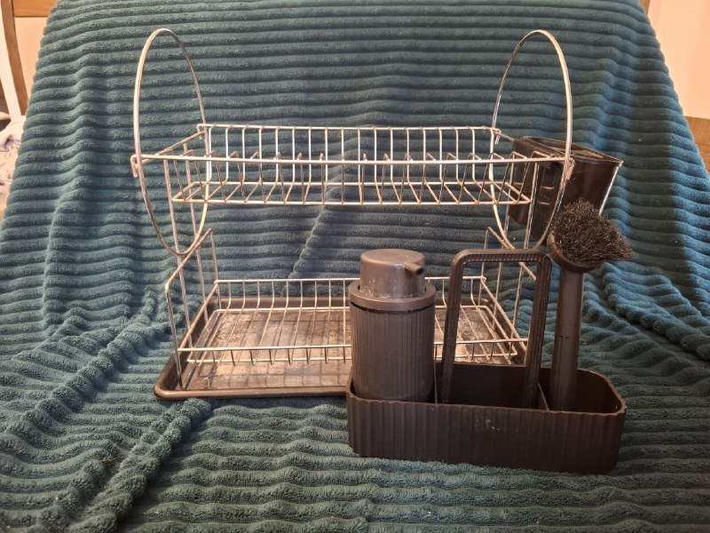 Чашки, стаканы, кружки, доски, терка, сахарница, контейнеры, стойка для сушки, тарелки, блинница, столовые приборы и кухонные принадлежности 4