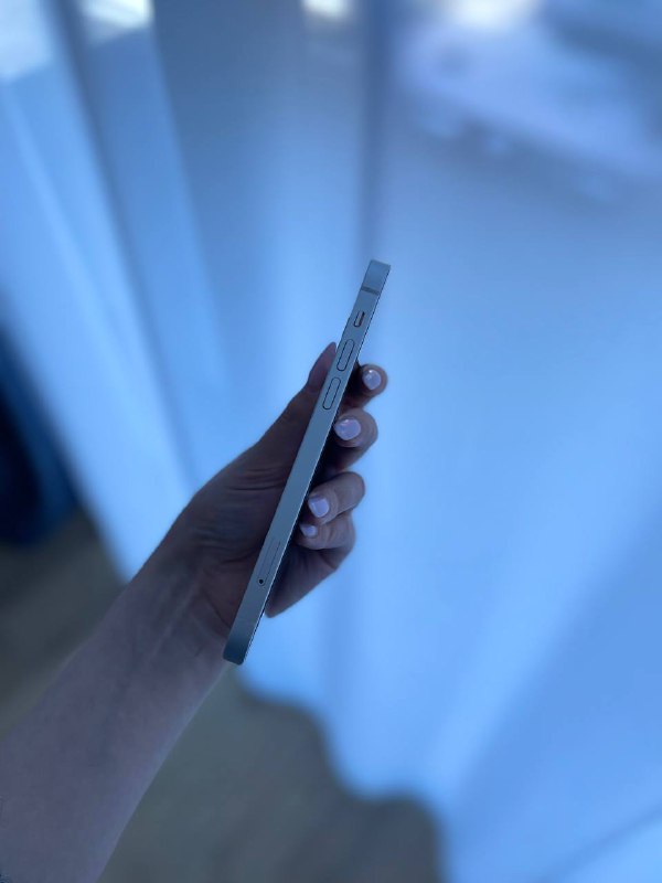 iPhone 12, AirPods, Razer Microphone 2