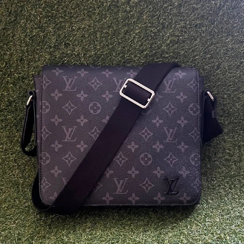 Сумка Louis Vuitton District PM Monogram 1