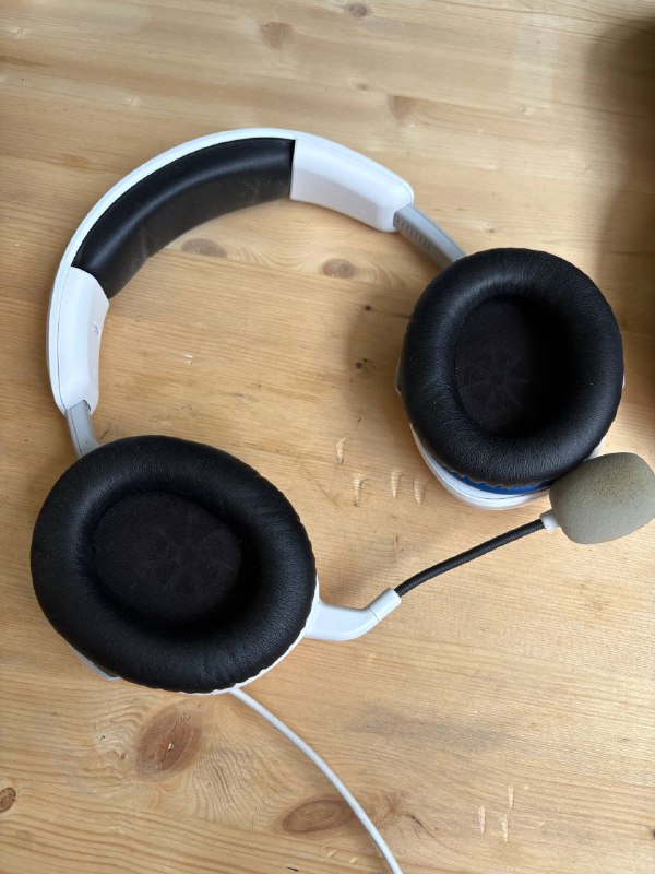 DualSense Edge контроллер и наушники HyperX Cloud Stinger 2 4