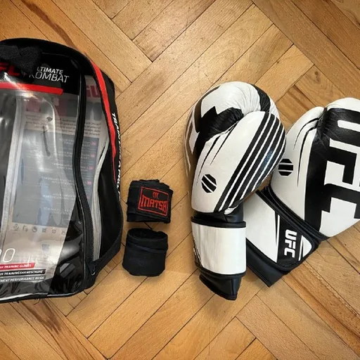 Перчатки для бокса UFC Pro 14oz с чехлом и бинтами