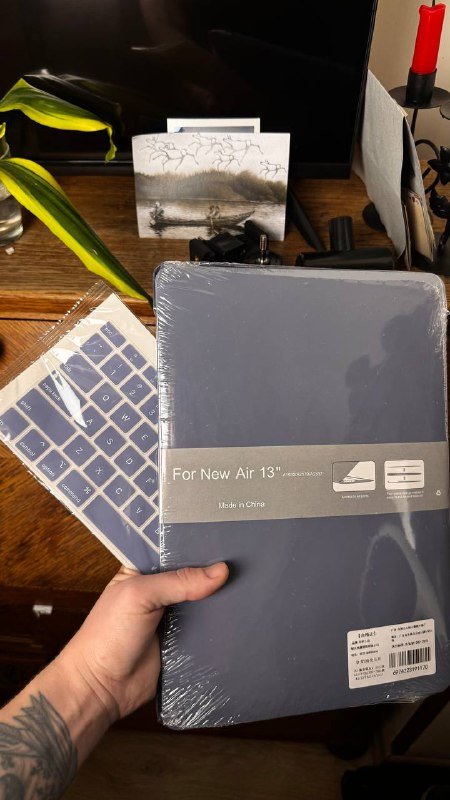 Чехол и накладка на клавиатуру для MacBook Air 13"