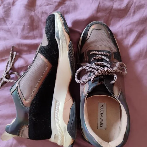 Женские кроссовки Steve Madden