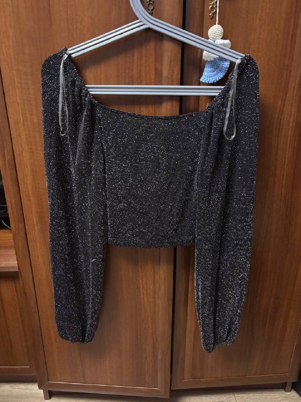 Розовое платье Etika Fashion, Чёрное платье с цветами, Серебристый верх FB Sister, Красная кожаная куртка Ashley Brooke, Чёрная блузка H&M, Фиолетовое перламутровое платье, Тёмно-синее платье CO, Чёрная дутая куртка 8